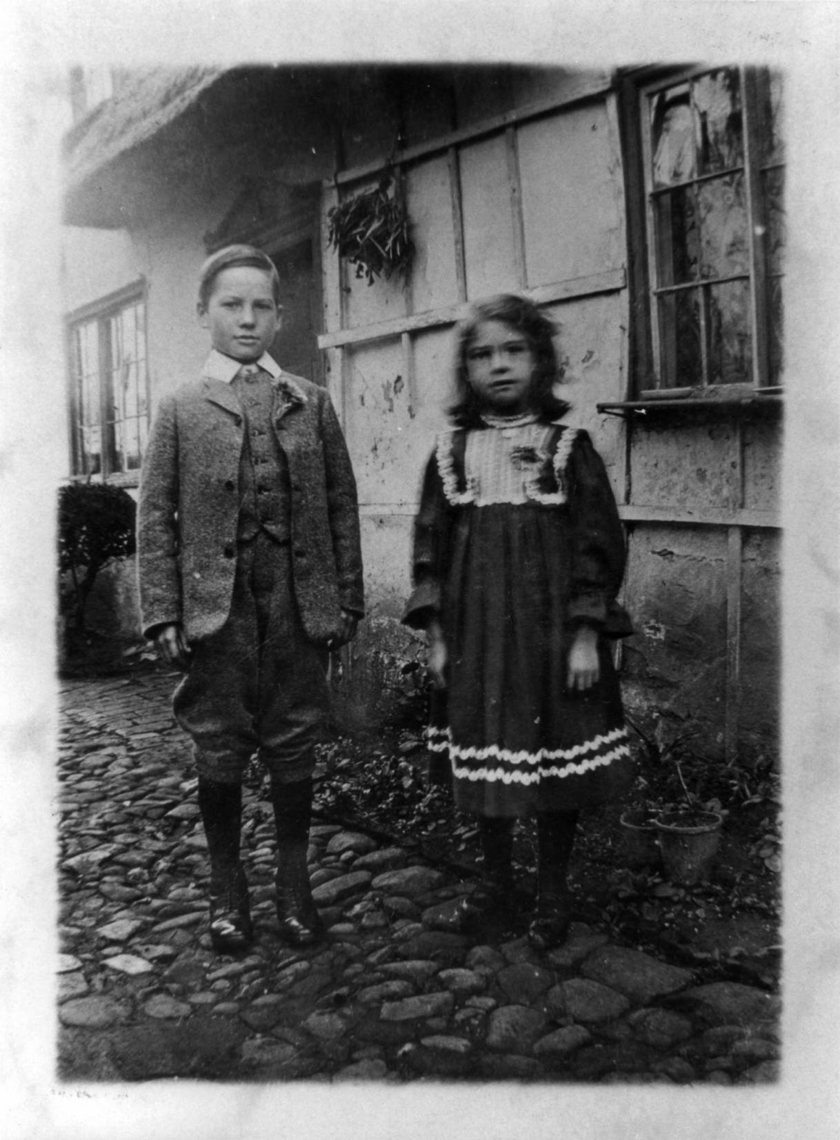 The Murden children outside the cottage in Church Lane